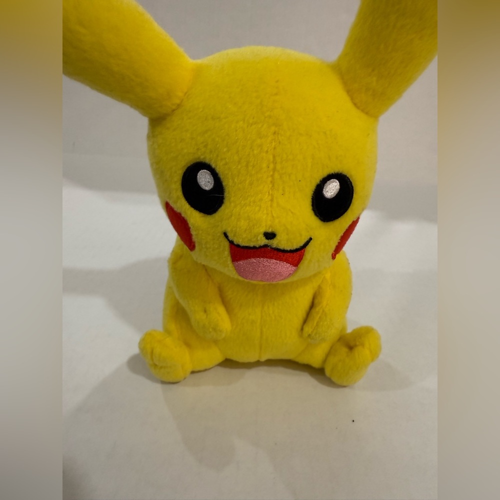 Pokemon Pikachu Plush Toy‎ 9 inch Stuffed Animal Yellow 2016 TOMY 01T-01079913